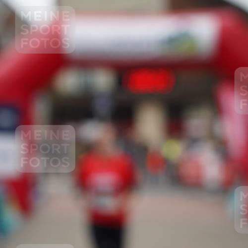 04.05.2025 - 8. Wedeler Halbmarathon Felixshl http://msf.ph/oto/7817263 04.05.2025 11:28:21 Ziel 372, 836, 1096, 1195 meine-sportfotos.de