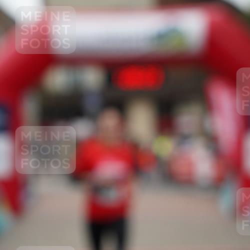 04.05.2025 - 8. Wedeler Halbmarathon Felixshl http://msf.ph/oto/7817264 04.05.2025 11:28:21 Ziel 372, 836, 1096, 1195 meine-sportfotos.de