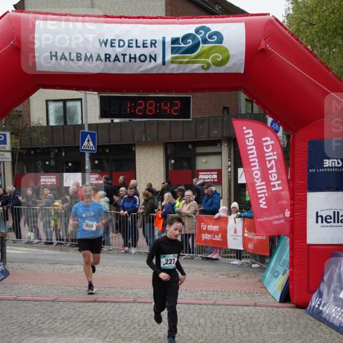 04.05.2025 - 8. Wedeler Halbmarathon Felixshl http://msf.ph/oto/7817277 04.05.2025 11:28:40 Ziel 27, 227, 228, 301, 1204 meine-sportfotos.de