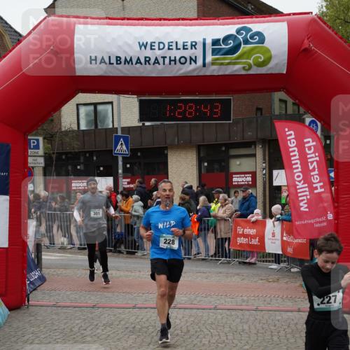 04.05.2025 - 8. Wedeler Halbmarathon Felixshl http://msf.ph/oto/7817281 04.05.2025 11:28:41 Ziel 27, 227, 228, 301, 1204 meine-sportfotos.de