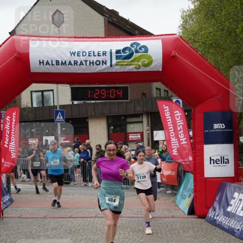 04.05.2025 - 8. Wedeler Halbmarathon Felixshl http://msf.ph/oto/7817318 04.05.2025 11:29:02 Ziel 56, 483, 484, 564, 924, 1139, 1210 meine-sportfotos.de