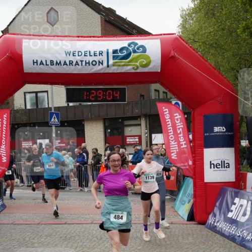 04.05.2025 - 8. Wedeler Halbmarathon Felixshl http://msf.ph/oto/7817319 04.05.2025 11:29:02 Ziel 56, 483, 484, 564, 924, 1139, 1210 meine-sportfotos.de