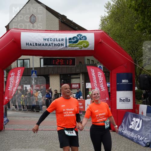04.05.2025 - 8. Wedeler Halbmarathon Felixshl http://msf.ph/oto/7817340 04.05.2025 11:29:11 Ziel 56, 783, 784, 1203 meine-sportfotos.de