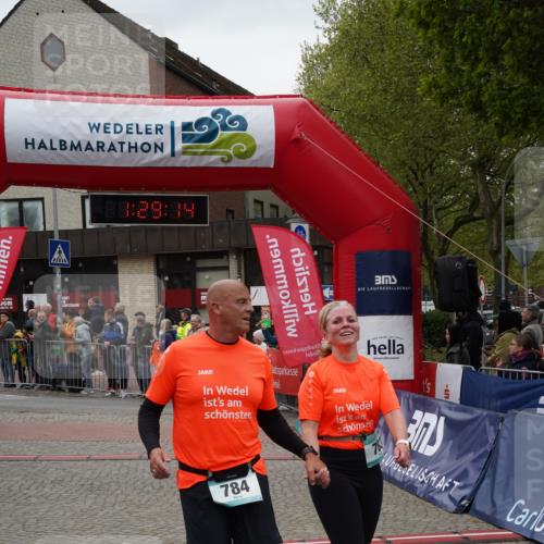 04.05.2025 - 8. Wedeler Halbmarathon Felixshl http://msf.ph/oto/7817343 04.05.2025 11:29:12 Ziel 783, 784, 1203 meine-sportfotos.de