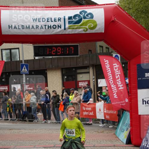 04.05.2025 - 8. Wedeler Halbmarathon Felixshl http://msf.ph/oto/7817346 04.05.2025 11:29:15 Ziel 783, 784, 1099, 1203 meine-sportfotos.de
