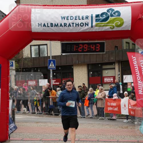 04.05.2025 - 8. Wedeler Halbmarathon Felixshl http://msf.ph/oto/7817386 04.05.2025 11:29:41 Ziel 969, 973 meine-sportfotos.de