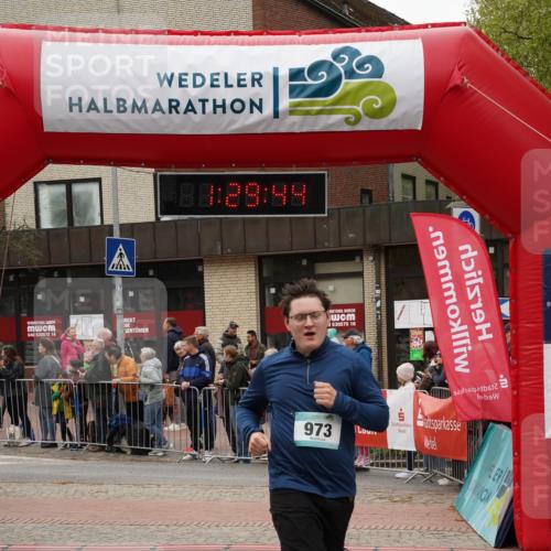 04.05.2025 - 8. Wedeler Halbmarathon Felixshl http://msf.ph/oto/7817392 04.05.2025 11:29:42 Ziel 969, 973 meine-sportfotos.de