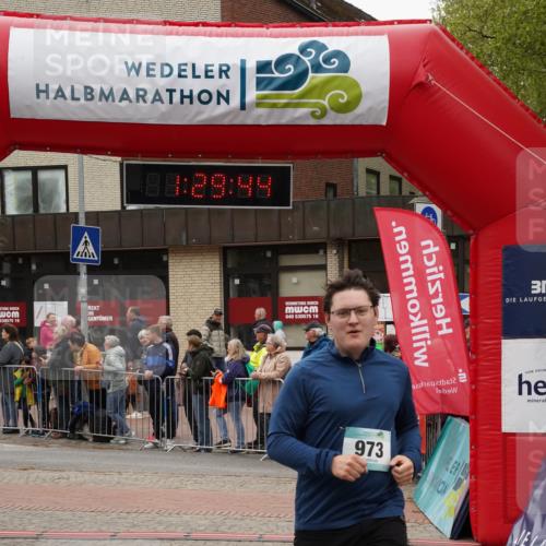 04.05.2025 - 8. Wedeler Halbmarathon Felixshl http://msf.ph/oto/7817394 04.05.2025 11:29:42 Ziel 969, 973 meine-sportfotos.de