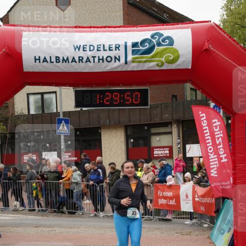 04.05.2025 - 8. Wedeler Halbmarathon Felixshl http://msf.ph/oto/7817405 04.05.2025 11:29:48 Ziel 23, 701, 1004 meine-sportfotos.de