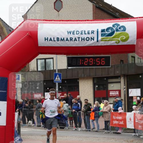 04.05.2025 - 8. Wedeler Halbmarathon Felixshl http://msf.ph/oto/7817413 04.05.2025 11:29:54 Ziel 1097 meine-sportfotos.de