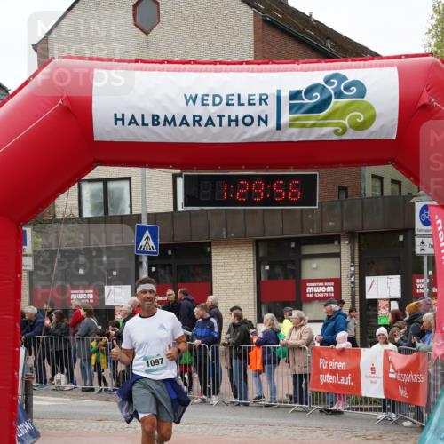 04.05.2025 - 8. Wedeler Halbmarathon Felixshl http://msf.ph/oto/7817416 04.05.2025 11:29:54 Ziel 1097 meine-sportfotos.de