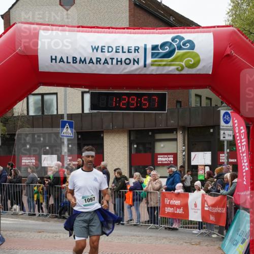 04.05.2025 - 8. Wedeler Halbmarathon Felixshl http://msf.ph/oto/7817419 04.05.2025 11:29:55 Ziel 1097 meine-sportfotos.de