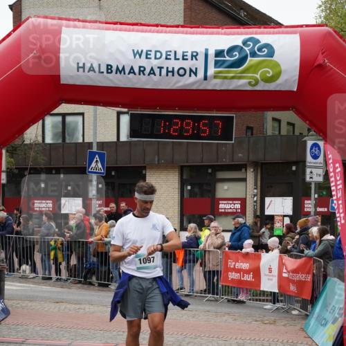 04.05.2025 - 8. Wedeler Halbmarathon Felixshl http://msf.ph/oto/7817422 04.05.2025 11:29:55 Ziel 1097 meine-sportfotos.de