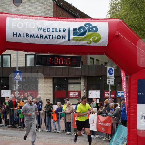 04.05.2025 - 8. Wedeler Halbmarathon Felixshl http://msf.ph/oto/7817423 04.05.2025 11:29:59 Ziel 704, 1097, 1133 meine-sportfotos.de