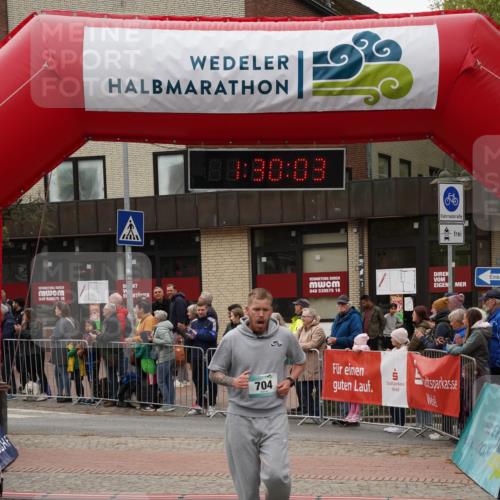 04.05.2025 - 8. Wedeler Halbmarathon Felixshl http://msf.ph/oto/7817431 04.05.2025 11:30:01 Ziel 704, 959, 1133 meine-sportfotos.de