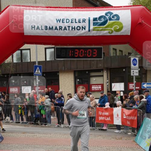 04.05.2025 - 8. Wedeler Halbmarathon Felixshl http://msf.ph/oto/7817432 04.05.2025 11:30:01 Ziel 704, 959, 1133 meine-sportfotos.de