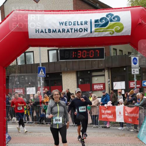 04.05.2025 - 8. Wedeler Halbmarathon Felixshl http://msf.ph/oto/7817440 04.05.2025 11:30:05 Ziel 454, 567, 575, 704, 959, 1006, 1133 meine-sportfotos.de