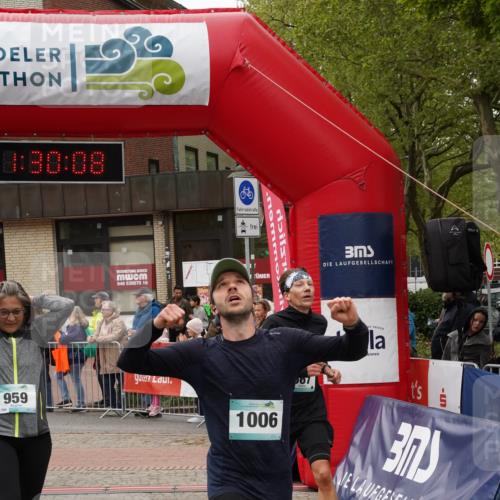04.05.2025 - 8. Wedeler Halbmarathon Felixshl http://msf.ph/oto/7817444 04.05.2025 11:30:06 Ziel 454, 567, 575, 704, 959, 1006, 1133 meine-sportfotos.de