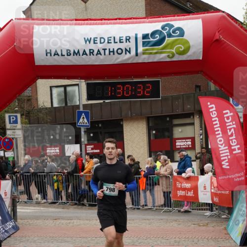 04.05.2025 - 8. Wedeler Halbmarathon Felixshl http://msf.ph/oto/7817481 04.05.2025 11:30:30 Ziel 798, 929 meine-sportfotos.de