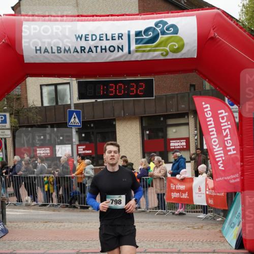 04.05.2025 - 8. Wedeler Halbmarathon Felixshl http://msf.ph/oto/7817483 04.05.2025 11:30:30 Ziel 798, 929 meine-sportfotos.de