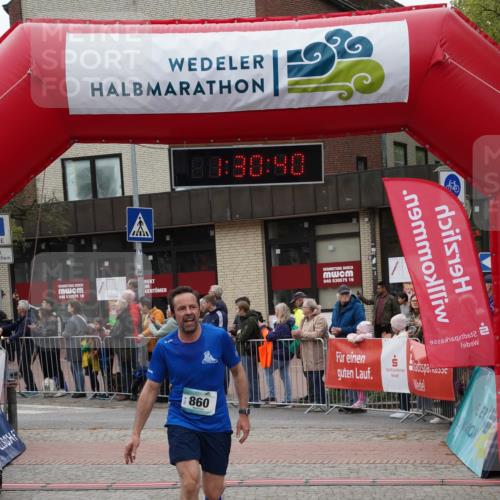 04.05.2025 - 8. Wedeler Halbmarathon Felixshl http://msf.ph/oto/7817501 04.05.2025 11:30:38 Ziel 846, 860 meine-sportfotos.de
