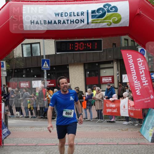 04.05.2025 - 8. Wedeler Halbmarathon Felixshl http://msf.ph/oto/7817502 04.05.2025 11:30:39 Ziel 846, 860 meine-sportfotos.de