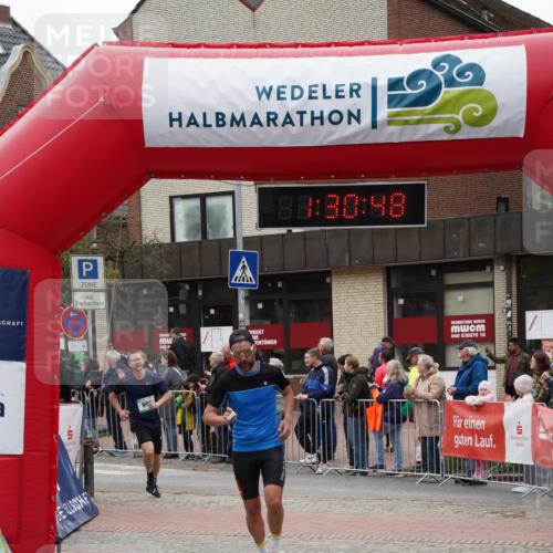 04.05.2025 - 8. Wedeler Halbmarathon Felixshl http://msf.ph/oto/7817507 04.05.2025 11:30:46 Ziel 656, 659, 996 meine-sportfotos.de