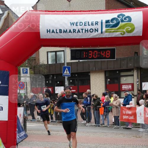 04.05.2025 - 8. Wedeler Halbmarathon Felixshl http://msf.ph/oto/7817508 04.05.2025 11:30:46 Ziel 656, 659, 996 meine-sportfotos.de