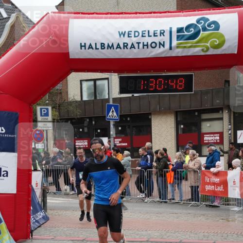 04.05.2025 - 8. Wedeler Halbmarathon Felixshl http://msf.ph/oto/7817511 04.05.2025 11:30:46 Ziel 656, 659, 996 meine-sportfotos.de