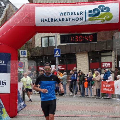 04.05.2025 - 8. Wedeler Halbmarathon Felixshl http://msf.ph/oto/7817513 04.05.2025 11:30:47 Ziel 656, 659, 996 meine-sportfotos.de