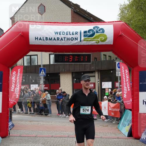 04.05.2025 - 8. Wedeler Halbmarathon Felixshl http://msf.ph/oto/7817561 04.05.2025 11:31:09 Ziel 177, 359, 574, 843 meine-sportfotos.de
