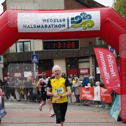 04.05.2025 - 8. Wedeler Halbmarathon Felixshl http://msf.ph/oto/7817575 04.05.2025 11:31:24 Ziel 840, 863, 934 meine-sportfotos.de