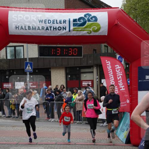 04.05.2025 - 8. Wedeler Halbmarathon Felixshl http://msf.ph/oto/7817588 04.05.2025 11:31:28 Ziel 77, 699, 863, 934, 1039, 1041, 1124 meine-sportfotos.de