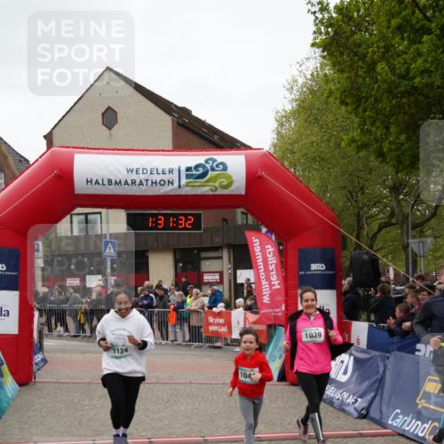 04.05.2025 - 8. Wedeler Halbmarathon Felixshl http://msf.ph/oto/7817595 04.05.2025 11:31:30 Ziel 77, 699, 863, 1039, 1041, 1124 meine-sportfotos.de