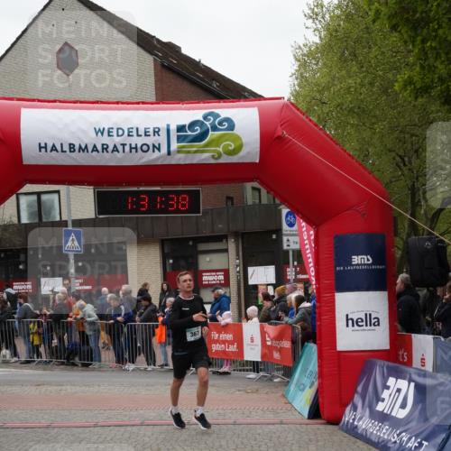 04.05.2025 - 8. Wedeler Halbmarathon Felixshl http://msf.ph/oto/7817604 04.05.2025 11:31:36 Ziel 77, 367 meine-sportfotos.de