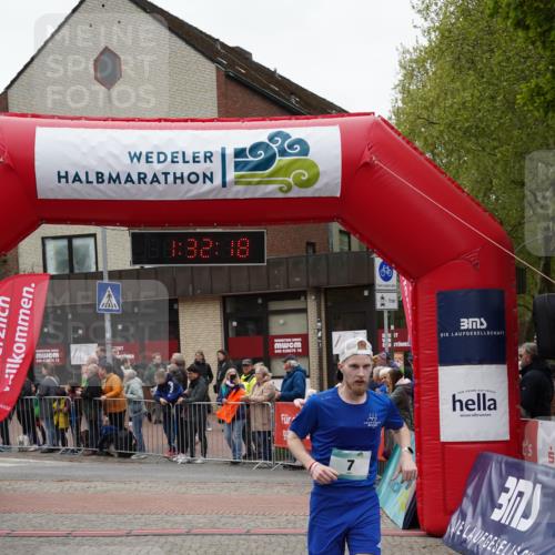 04.05.2025 - 8. Wedeler Halbmarathon Felixshl http://msf.ph/oto/7817647 04.05.2025 11:32:16 Ziel 7, 351 meine-sportfotos.de