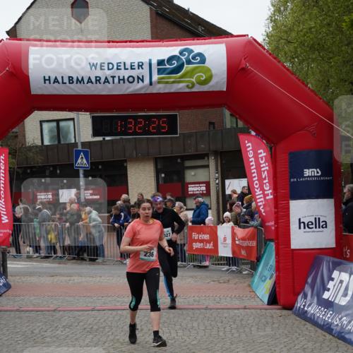 04.05.2025 - 8. Wedeler Halbmarathon Felixshl http://msf.ph/oto/7817653 04.05.2025 11:32:23 Ziel 236, 910, 1027 meine-sportfotos.de