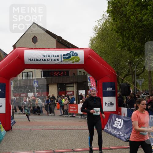 04.05.2025 - 8. Wedeler Halbmarathon Felixshl http://msf.ph/oto/7817655 04.05.2025 11:32:25 Ziel 236, 910, 1027 meine-sportfotos.de