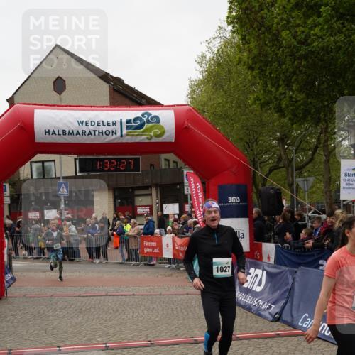 04.05.2025 - 8. Wedeler Halbmarathon Felixshl http://msf.ph/oto/7817657 04.05.2025 11:32:25 Ziel 236, 910, 1027 meine-sportfotos.de