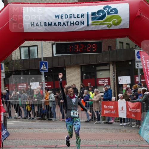04.05.2025 - 8. Wedeler Halbmarathon Felixshl http://msf.ph/oto/7817659 04.05.2025 11:32:27 Ziel 236, 910, 1027 meine-sportfotos.de