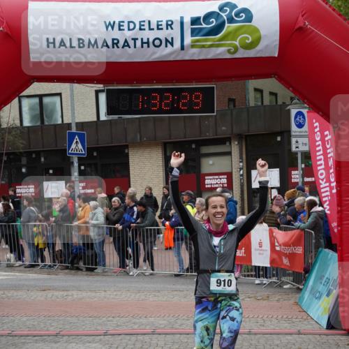 04.05.2025 - 8. Wedeler Halbmarathon Felixshl http://msf.ph/oto/7817664 04.05.2025 11:32:27 Ziel 236, 910, 1027 meine-sportfotos.de