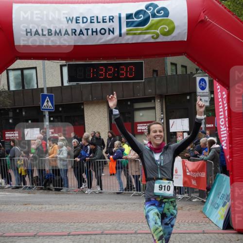 04.05.2025 - 8. Wedeler Halbmarathon Felixshl http://msf.ph/oto/7817665 04.05.2025 11:32:28 Ziel 236, 910, 1027 meine-sportfotos.de
