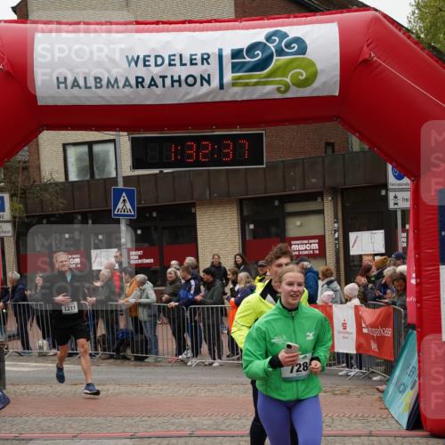 04.05.2025 - 8. Wedeler Halbmarathon Felixshl http://msf.ph/oto/7817676 04.05.2025 11:32:35 Ziel 354, 728, 1211 meine-sportfotos.de