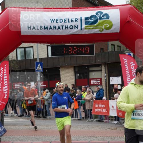 04.05.2025 - 8. Wedeler Halbmarathon Felixshl http://msf.ph/oto/7817711 04.05.2025 11:32:47 Ziel 356, 774, 1053, 1092, 1160 meine-sportfotos.de