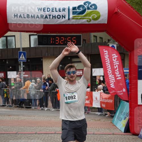 04.05.2025 - 8. Wedeler Halbmarathon Felixshl http://msf.ph/oto/7817725 04.05.2025 11:32:53 Ziel 33, 356, 696, 1092, 1160 meine-sportfotos.de