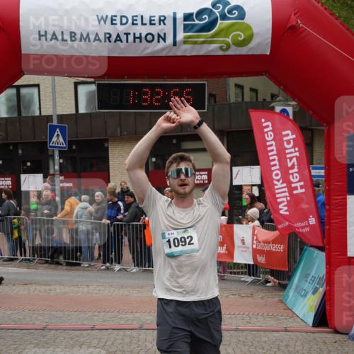 04.05.2025 - 8. Wedeler Halbmarathon Felixshl http://msf.ph/oto/7817726 04.05.2025 11:32:53 Ziel 33, 356, 696, 1092, 1160 meine-sportfotos.de