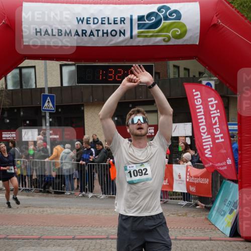 04.05.2025 - 8. Wedeler Halbmarathon Felixshl http://msf.ph/oto/7817727 04.05.2025 11:32:53 Ziel 33, 356, 696, 1092, 1160 meine-sportfotos.de