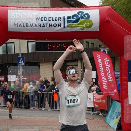 04.05.2025 - 8. Wedeler Halbmarathon Felixshl http://msf.ph/oto/7817729 04.05.2025 11:32:53 Ziel 33, 356, 696, 1092, 1160 meine-sportfotos.de