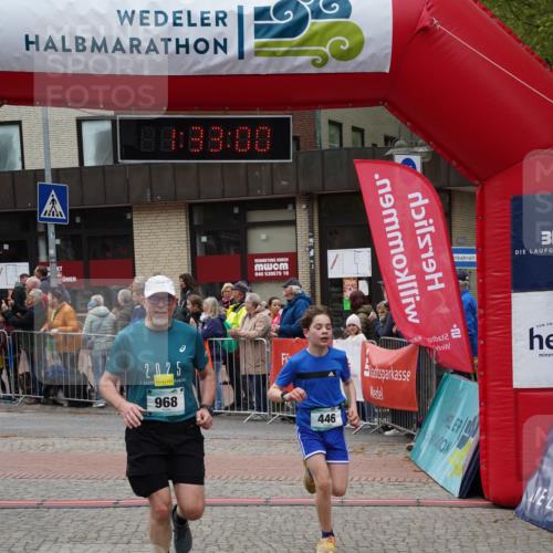 04.05.2025 - 8. Wedeler Halbmarathon Felixshl http://msf.ph/oto/7817740 04.05.2025 11:32:58 Ziel 33, 446, 696, 968, 1122 meine-sportfotos.de