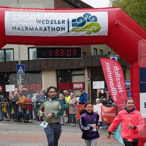 04.05.2025 - 8. Wedeler Halbmarathon Felixshl http://msf.ph/oto/7817762 04.05.2025 11:33:05 Ziel 615, 711, 729, 1040, 1122 meine-sportfotos.de